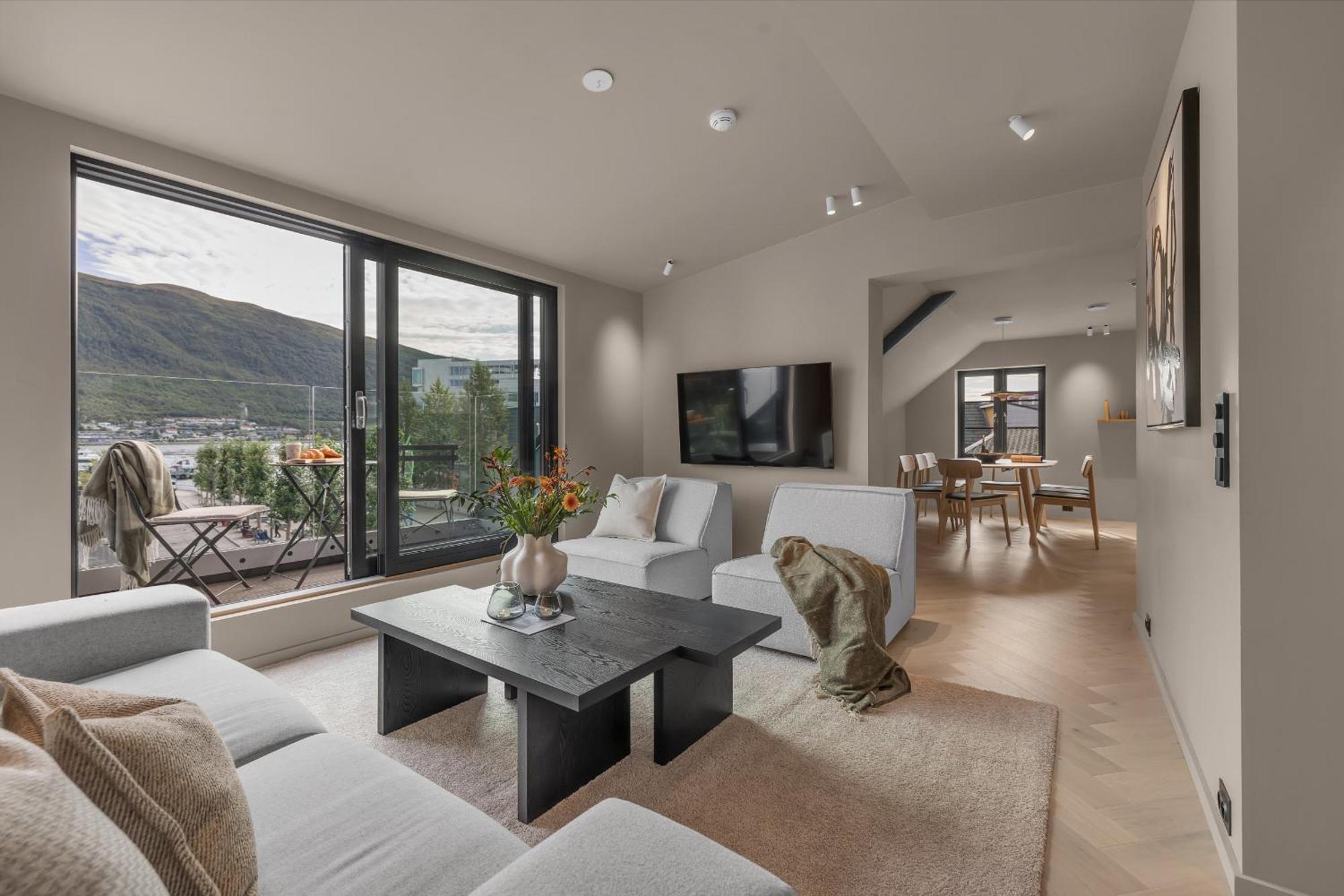 The Loft - Central Top Floor Apartment With 4 Bedrooms Tromsø Buitenkant foto