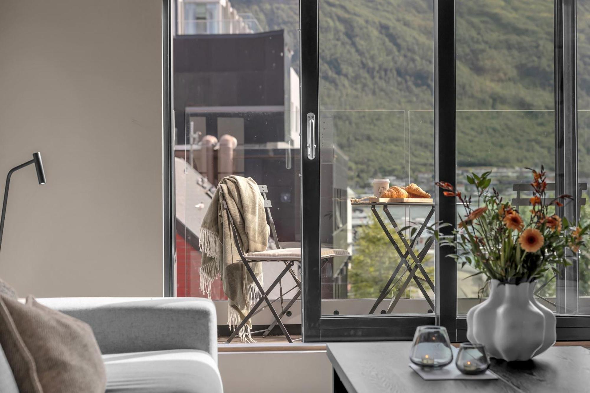 The Loft - Central Top Floor Apartment With 4 Bedrooms Tromsø Buitenkant foto
